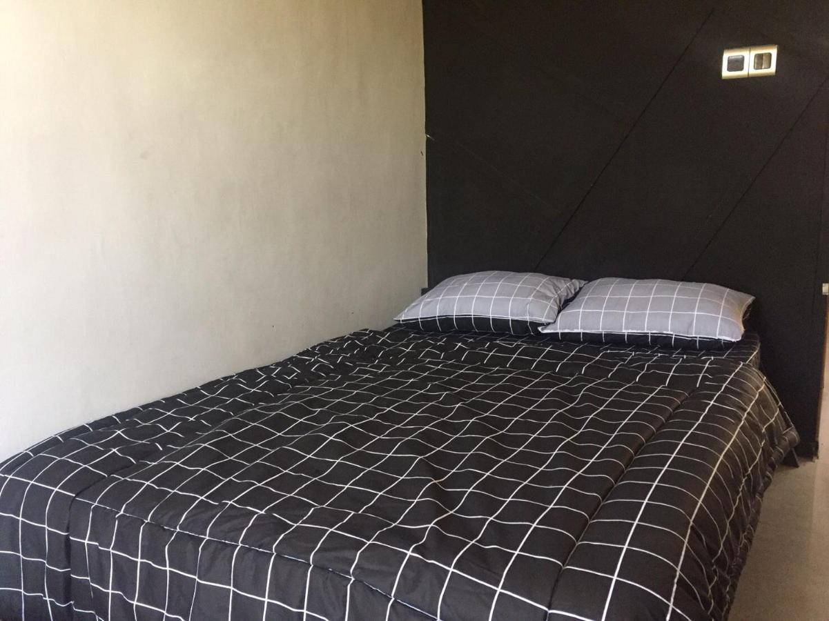 Happy House Bnb Bromo Backpacker Probolinggo Exterior photo