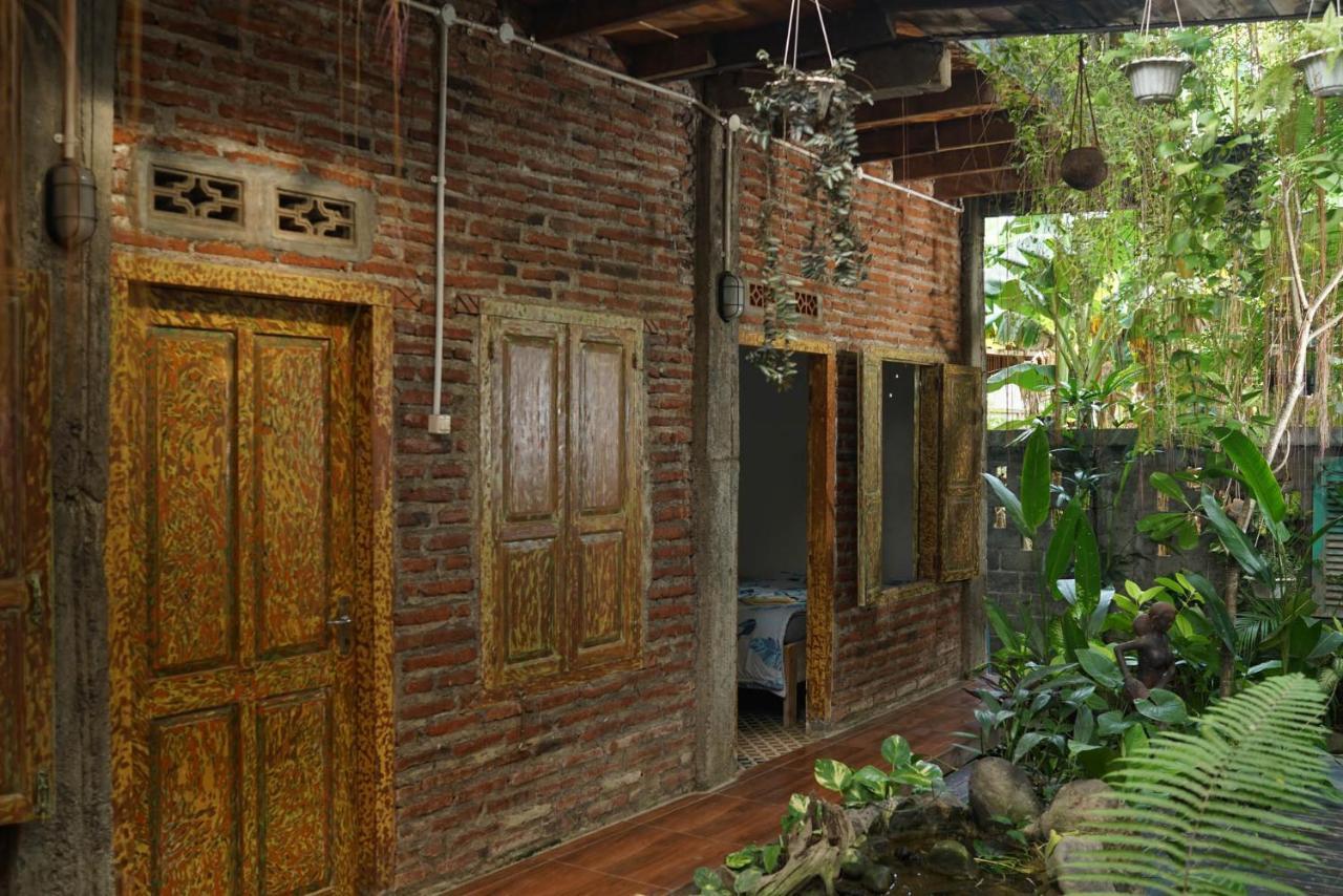 Happy House Bnb Bromo Backpacker Probolinggo Exterior photo
