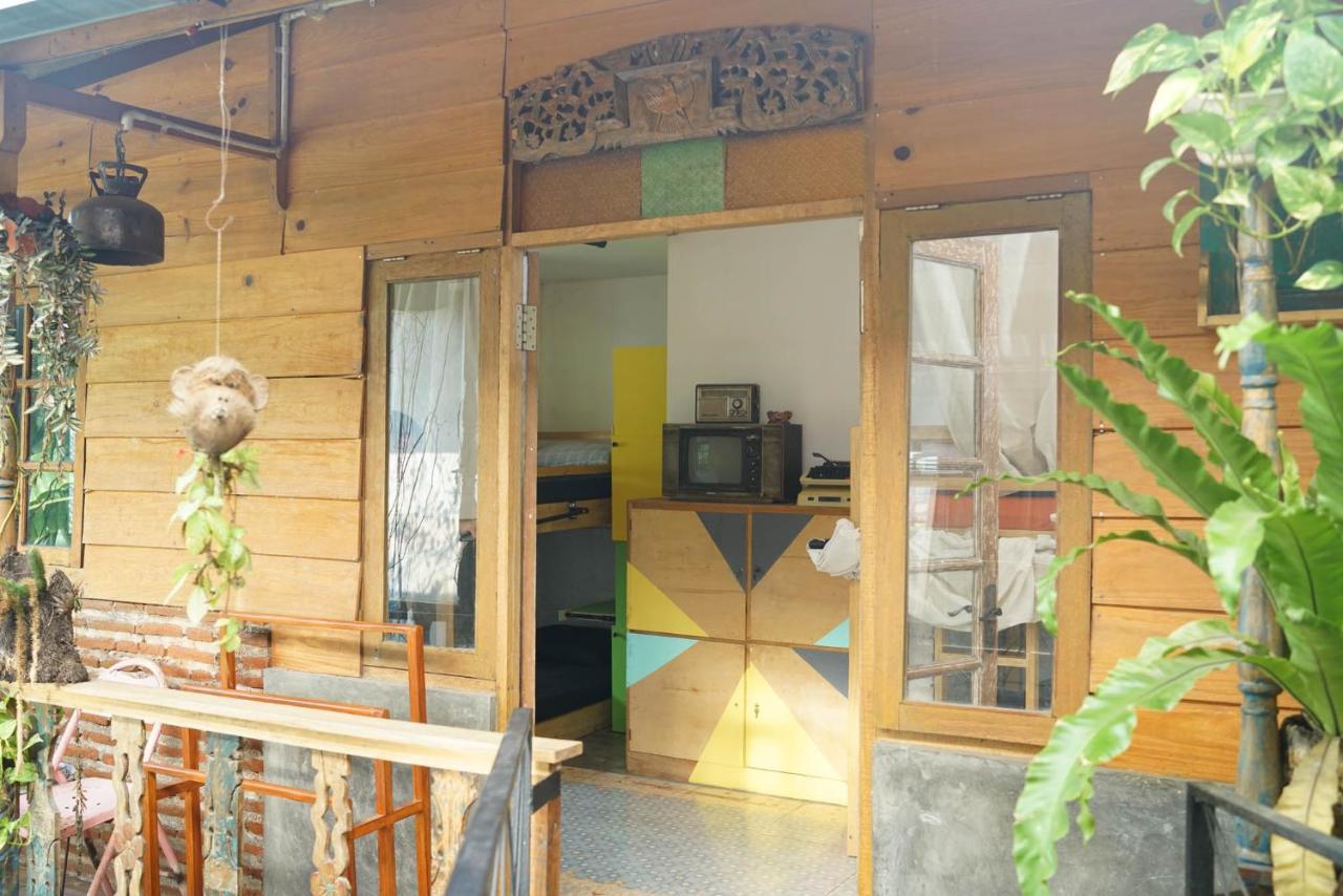 Happy House Bnb Bromo Backpacker Probolinggo Exterior photo
