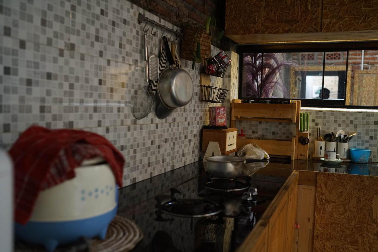 Happy House Bnb Bromo Backpacker Probolinggo Exterior photo
