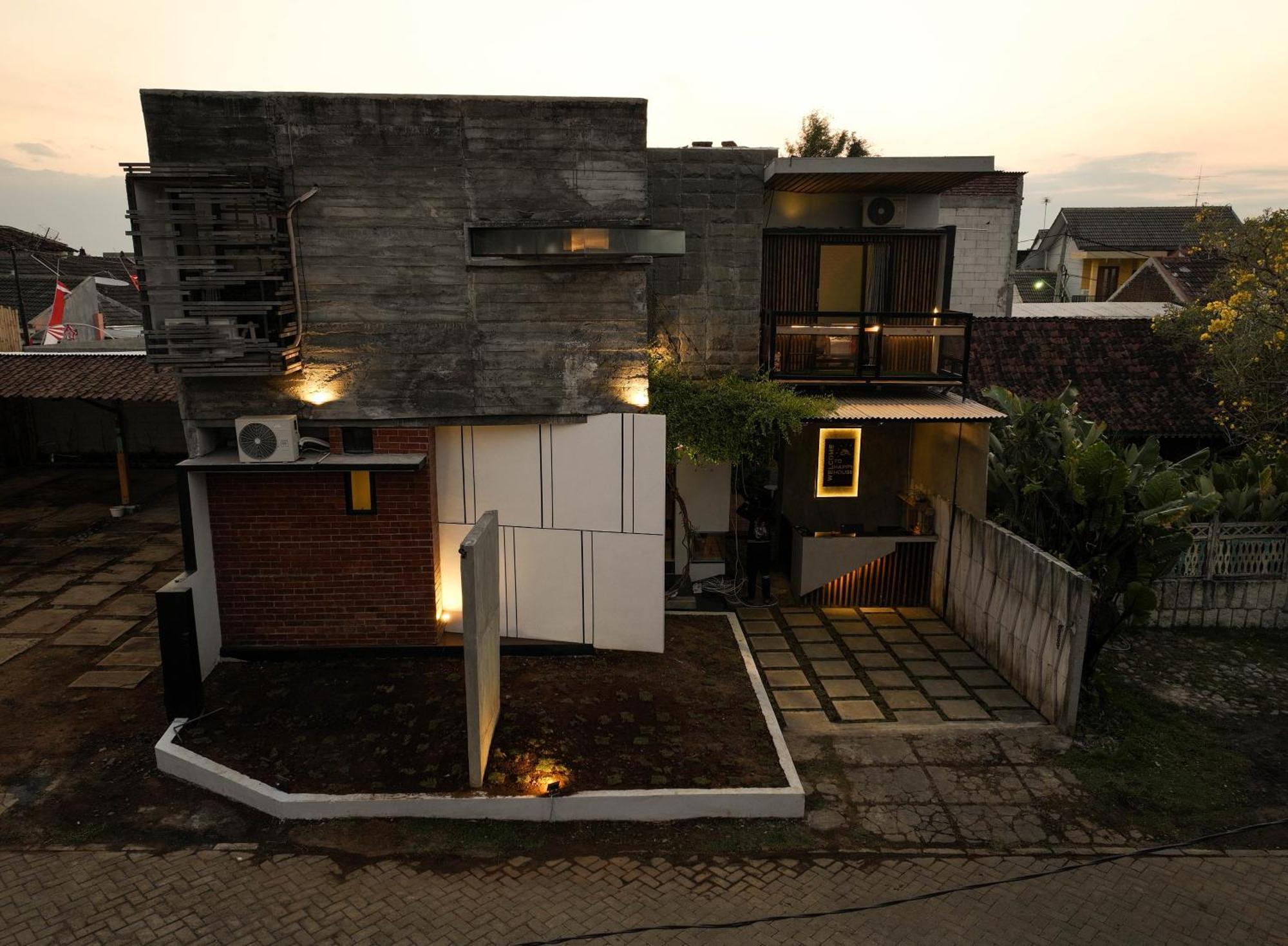 Happy House Bnb Bromo Backpacker Probolinggo Exterior photo