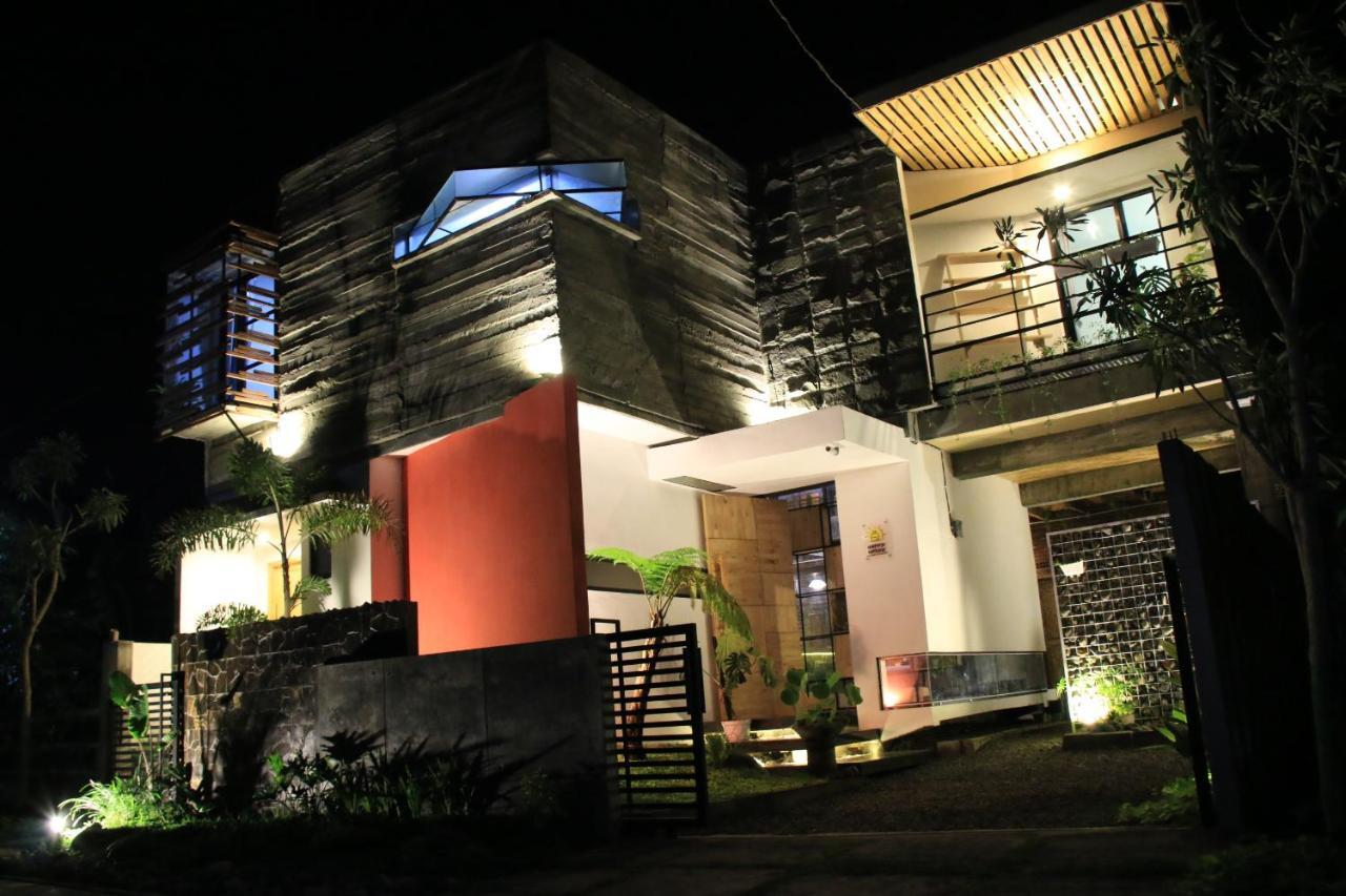 Happy House Bnb Bromo Backpacker Probolinggo Exterior photo