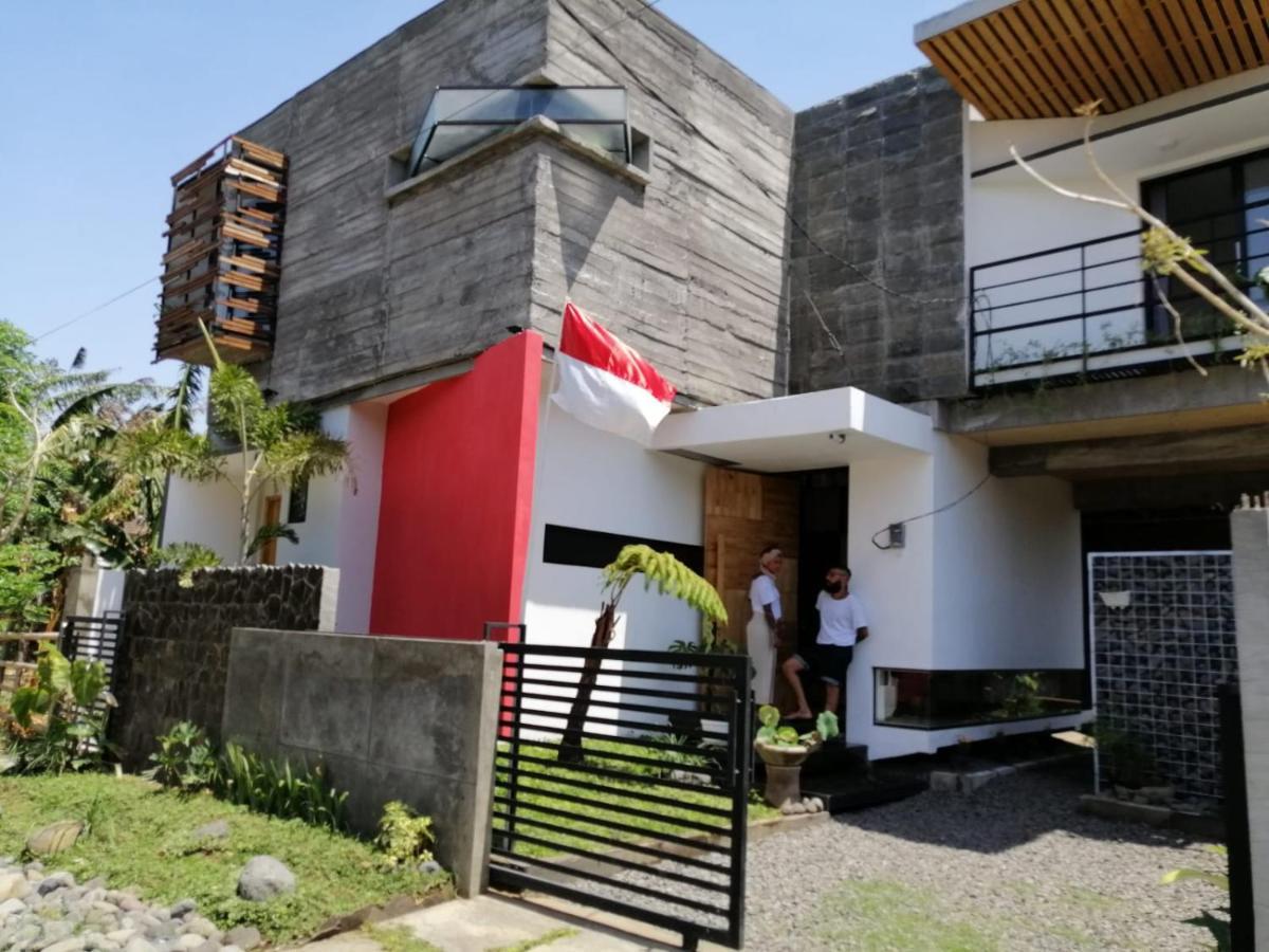 Happy House Bnb Bromo Backpacker Probolinggo Exterior photo